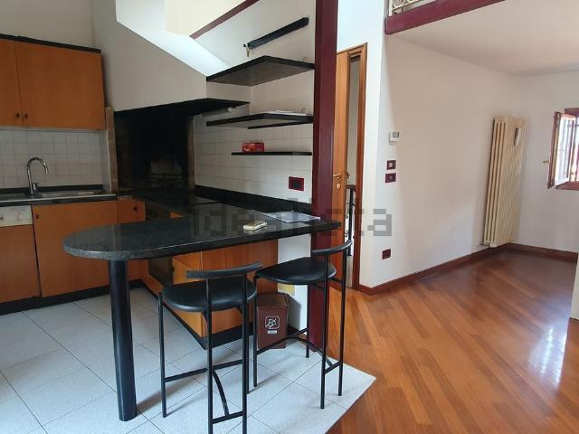 Appartamento in affitto di 85 m² in Contrada Pedemuro San Biagio, 12