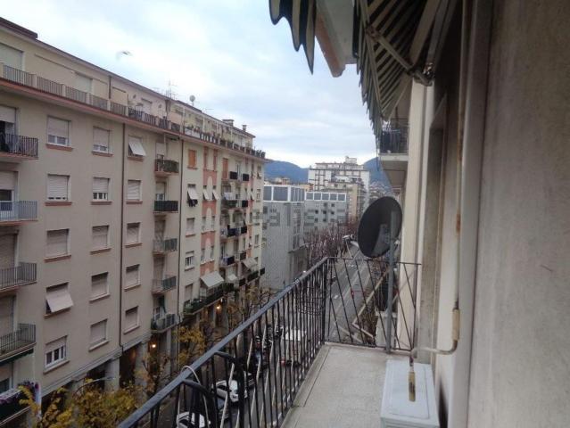 Appartamento in affitto di 85 m² in Via Vittorio Veneto