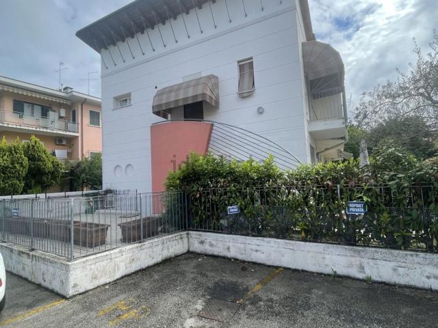 Appartamento in affitto di 85 m² in Via C. Battisti