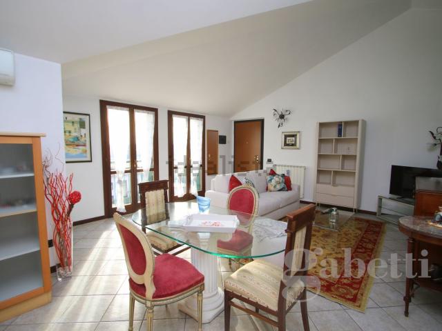Appartamento in affitto di 85 m² in Via dei Salici, 63