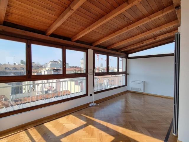 Appartamento in affitto di 85 m² in Via della Commenda, 33
