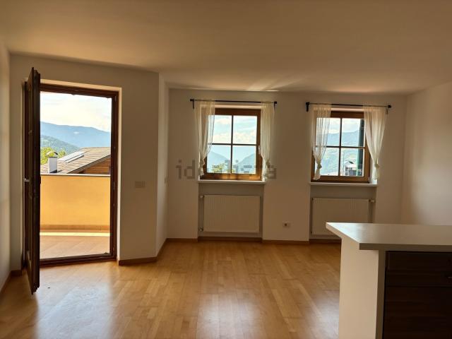 Appartamento in affitto di 85 m² in Via Friedberg, 13
