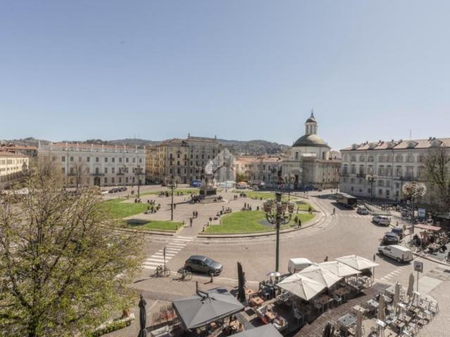 Appartamento in affitto di 85 m² in Via Luigi Des Ambrois, 2