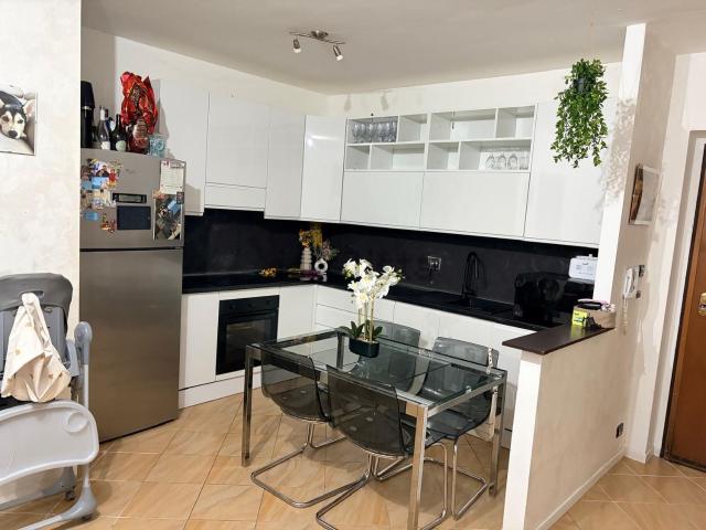 Appartamento in affitto di 85 m² in Via Madre Teresa, 8