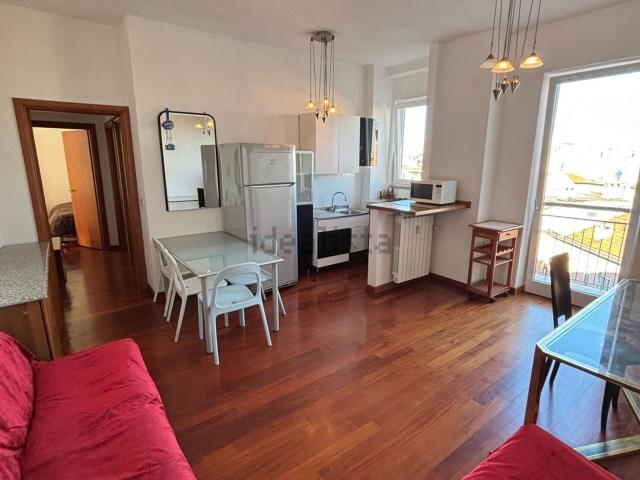 Appartamento in affitto di 85 m² in Via Numa Pompilio, 10