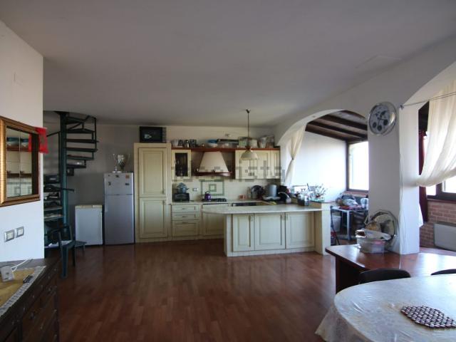 Appartamento in affitto di 85 m² in Via Pulzona, 110