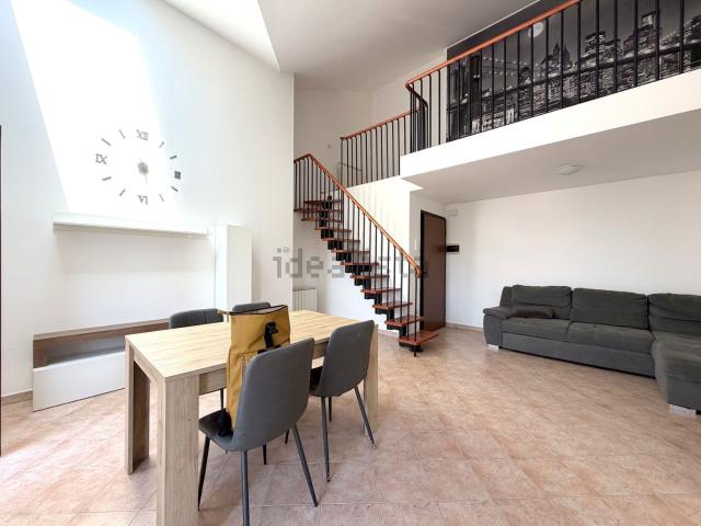 Appartamento in affitto di 85 m² in Via Roma, 5