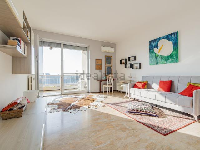 Appartamento in affitto di 85 m² in Via Sporting Mirasole, 52