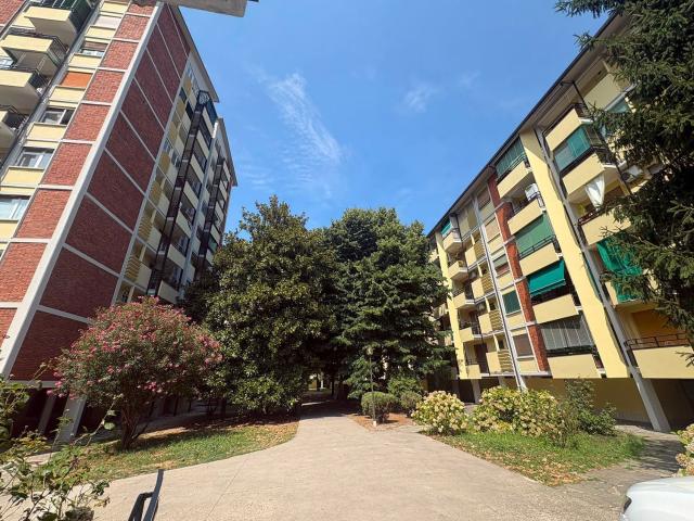 Appartamento in affitto di 85 m² in Viale Ca&apos  Granda, 44