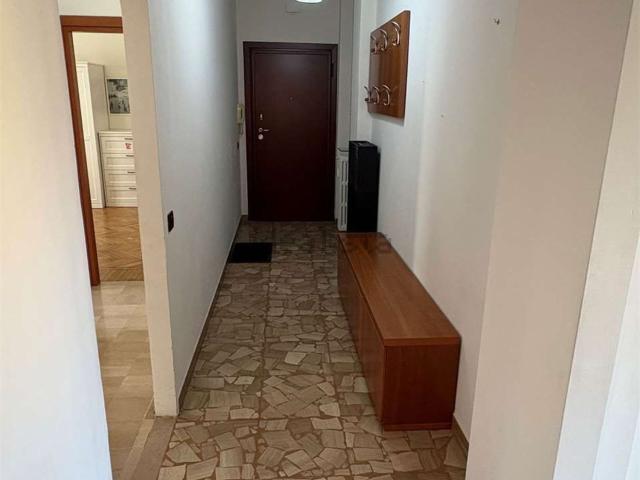 Appartamento in affitto di 85 m² in Viale J. Barozzi, 118