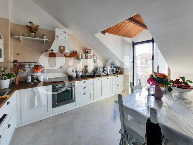 Appartamento in affitto di 86 m² in Via Staffetta, 127
