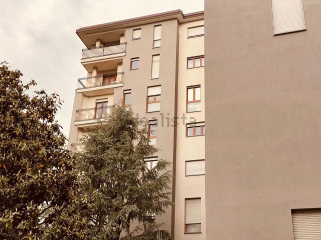 Appartamento in affitto di 88 m² in Via Giuseppe Candiani