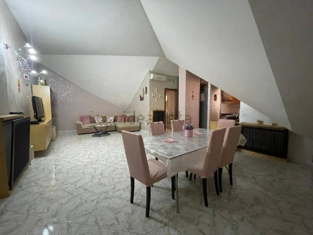 Appartamento in affitto di 88 m² in Via Marandola, 33