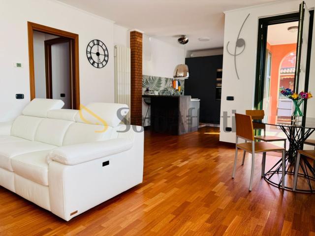 Appartamento in affitto di 89 m² in Via Barone E. Leonino, 6