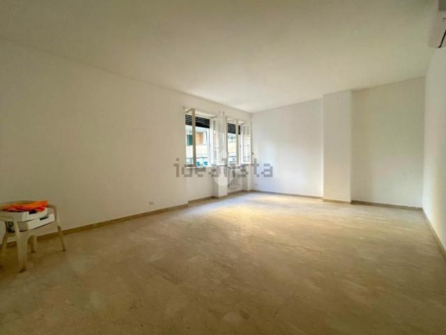 Appartamento in affitto di 93 m² in Via Cesare Pascarella, 43