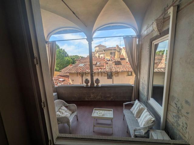 Appartamento in affitto di 93 m² in Via dei Serragli