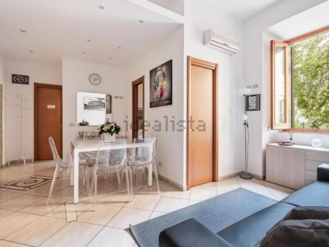 Appartamento in affitto di 93 m² in Via Francesco Caracciolo