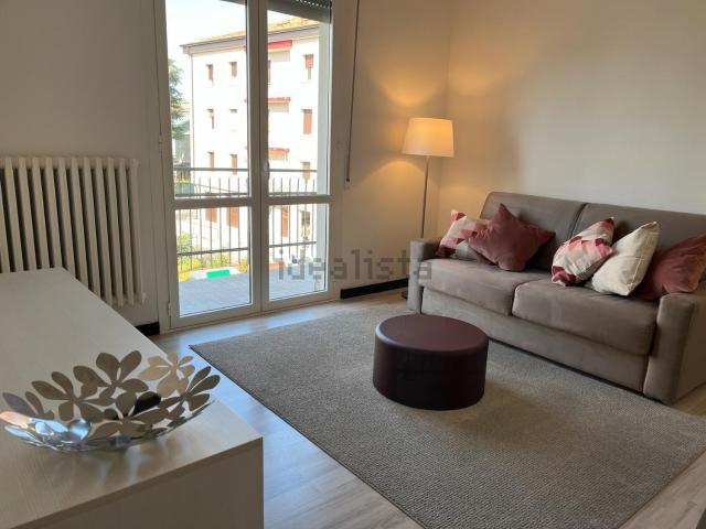Appartamento in affitto di 93 m² in Via Ippolito Nievo