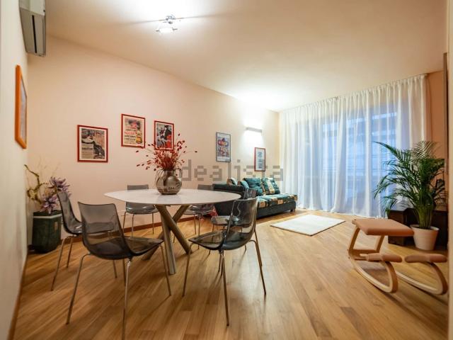 Appartamento in affitto di 93 m² in Via Luigi Canonica, 59