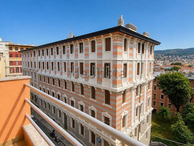 Appartamento in affitto di 93 m² in Via San Vito, 3