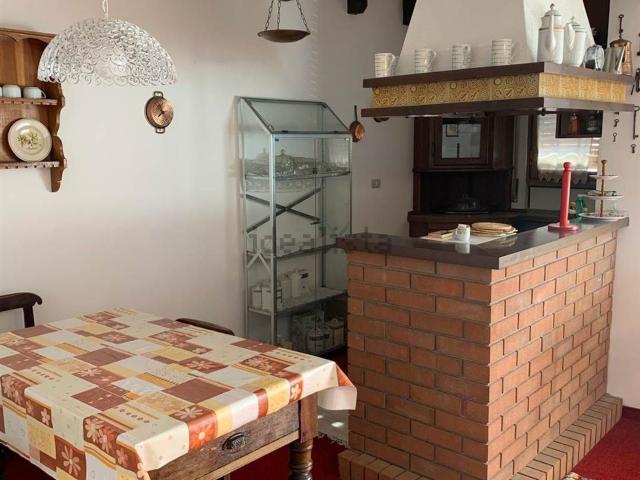 Appartamento in affitto di 93 m² in Viale San Francesco, 2