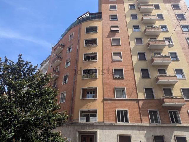 Appartamento in affitto di 90 m² in Largo Don Giuseppe Morosini, 2