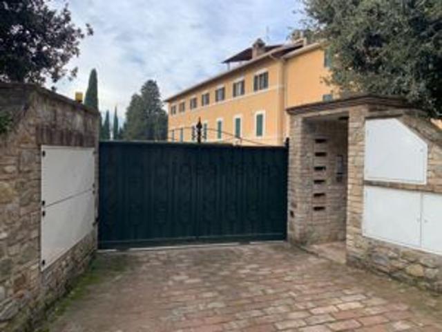 Appartamento in affitto di 90 m² in Strada Colomba Pecorari, 1