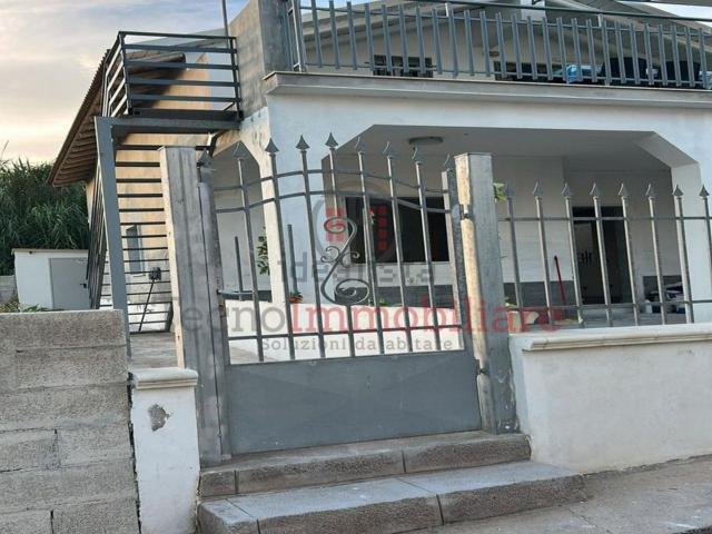 Appartamento in affitto di 90 m² in Strada Punta D&apos Angelo, 36