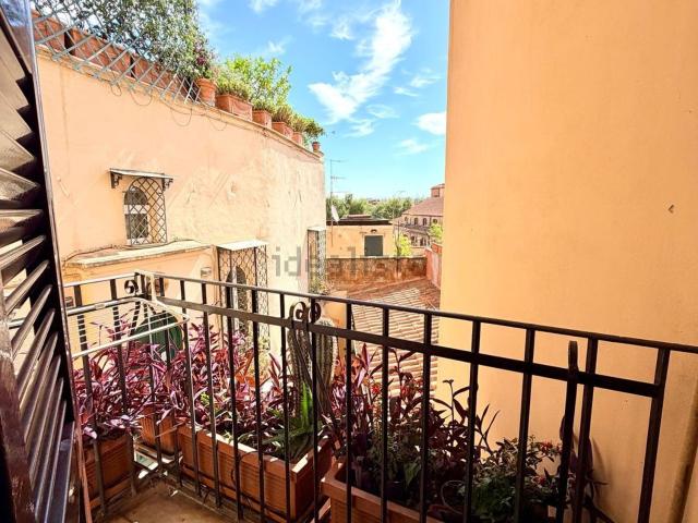 Appartamento in affitto di 90 m² in Salita di Sant&apos Onofrio, 21