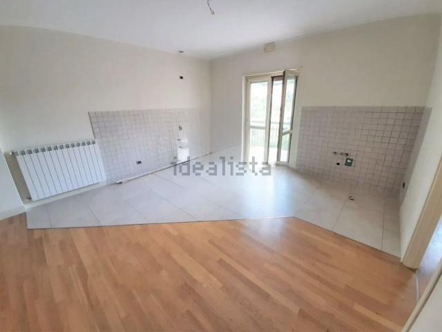 Appartamento in affitto di 90 m² in Via T. Maria Fusco, 4