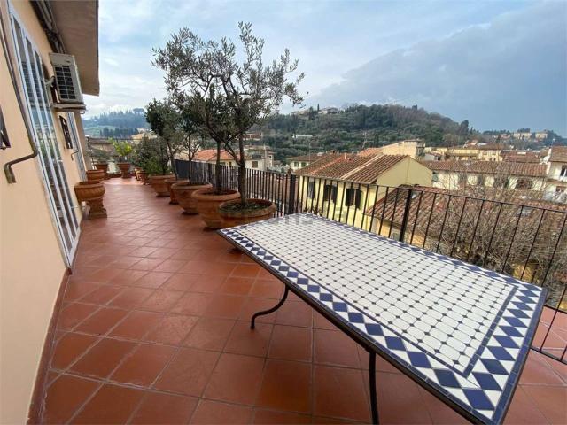 Appartamento in affitto di 90 m² in Via Villani