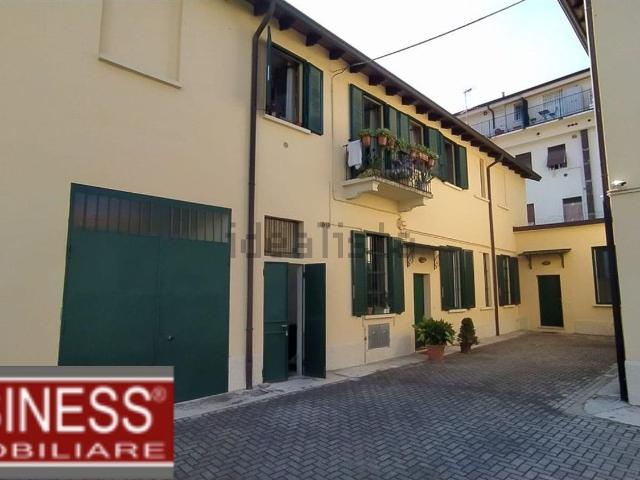 Appartamento in affitto di 90 m² in Via Angelo Fava, 11