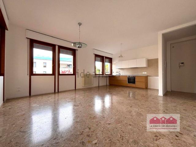 Appartamento in affitto di 90 m² in Via Battaglione Framarin