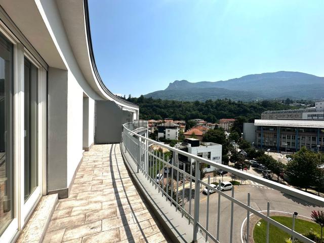 Appartamento in affitto di 90 m² in Via Bolghera, 63