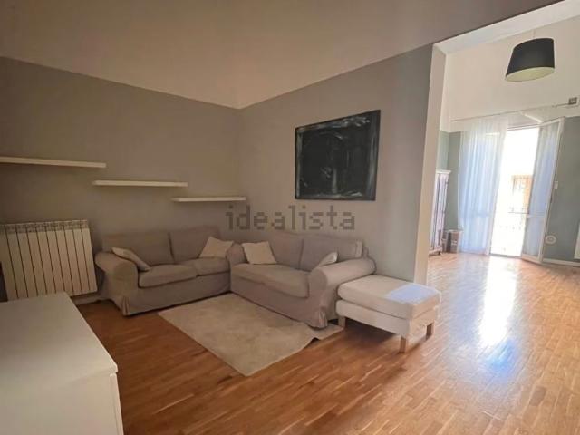 Appartamento in affitto di 90 m² in Via Carlo Cattaneo