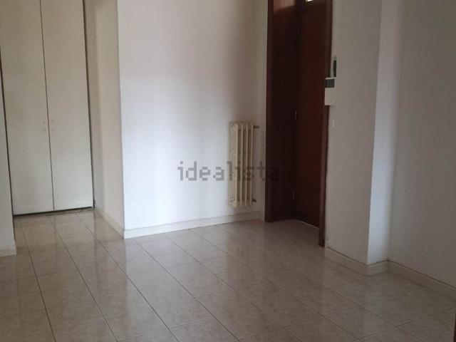 Appartamento in affitto di 90 m² in Via Cesare Battisti