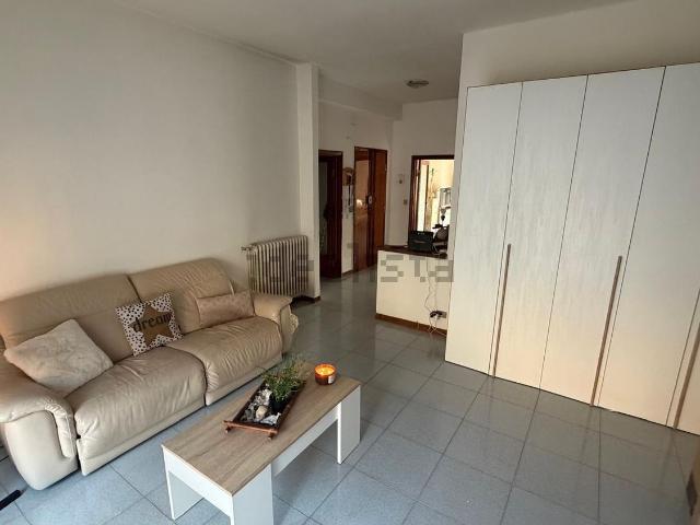 Appartamento in affitto di 90 m² in Via Ciro Menotti, 42