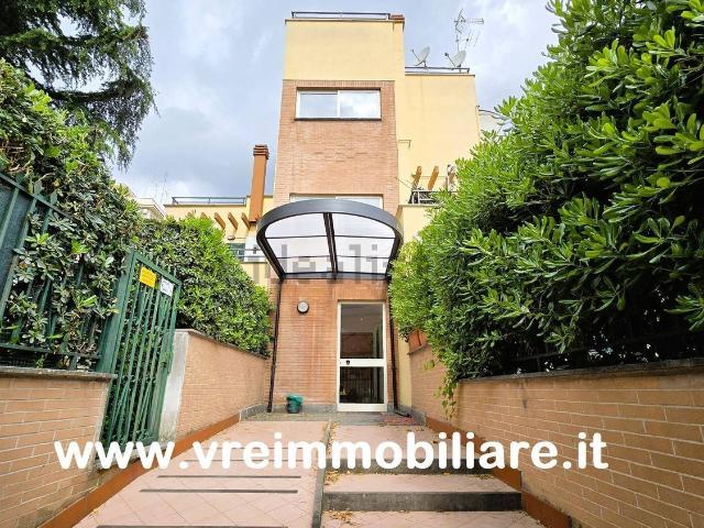 Appartamento in affitto di 90 m² in Via del Fosso di Bravetta, 27