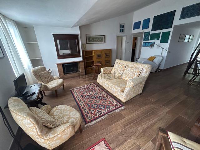 Appartamento in affitto di 90 m² in Via del Mirto