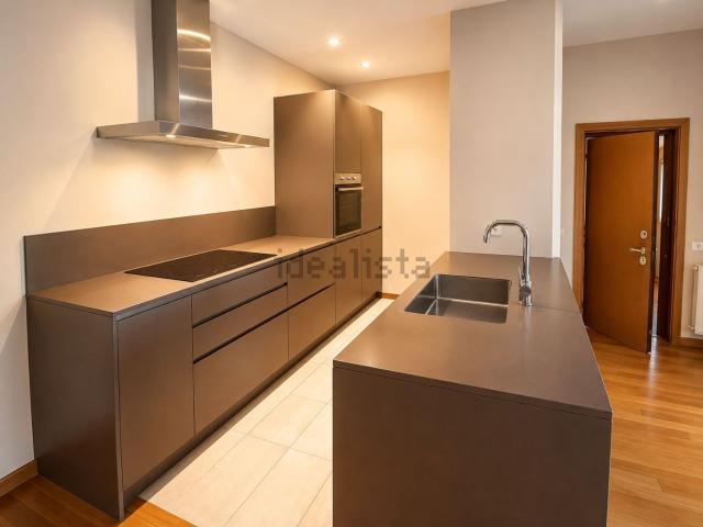 Appartamento in affitto di 90 m² in Via della Camilluccia, 551
