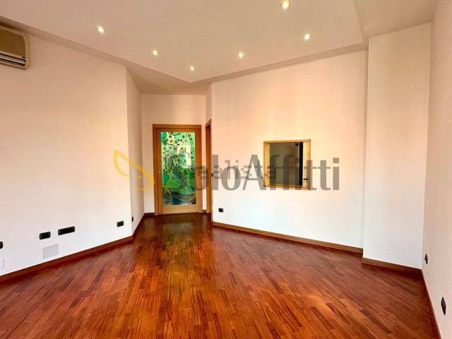 Appartamento in affitto di 90 m² in Via delle Forze Armate, 260
