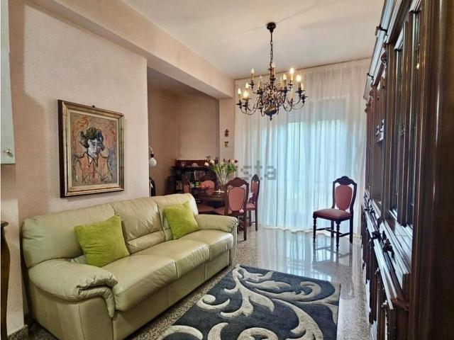 Appartamento in affitto di 90 m² in Via Domenico Mottola d&apos Amato, 61