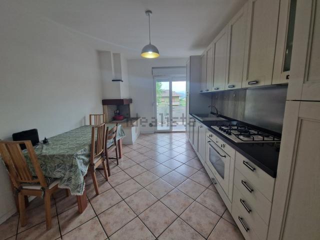Appartamento in affitto di 90 m² in Via Emidio Luzi