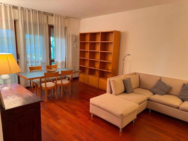 Appartamento in affitto di 90 m² in Via Emilio Lovarini