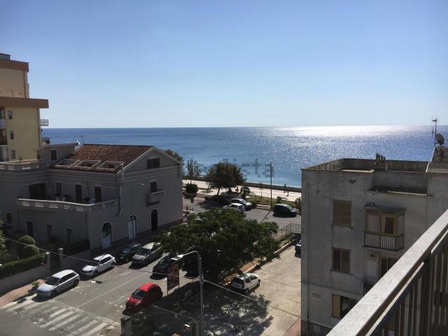 Appartamento in affitto di 90 m² in Via F.Caracciolo