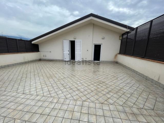 Appartamento in affitto di 90 m² in Via Francesco Petrarca