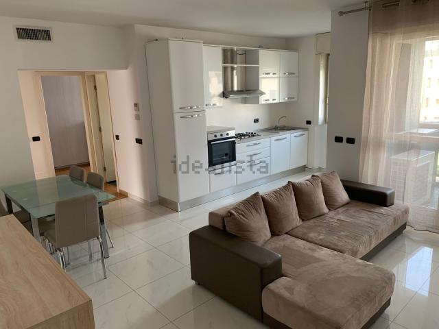 Appartamento in affitto di 90 m² in Via Francesco Primaticcio, 140