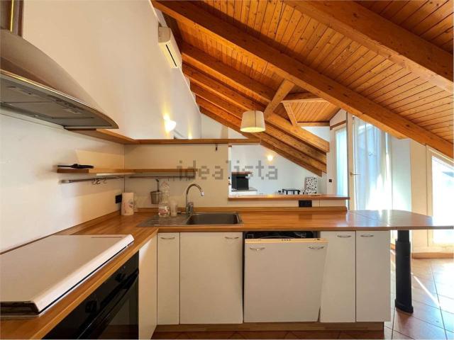 Appartamento in affitto di 90 m² in Via Giuseppe e Francesco Carlo Maggiolini, 1
