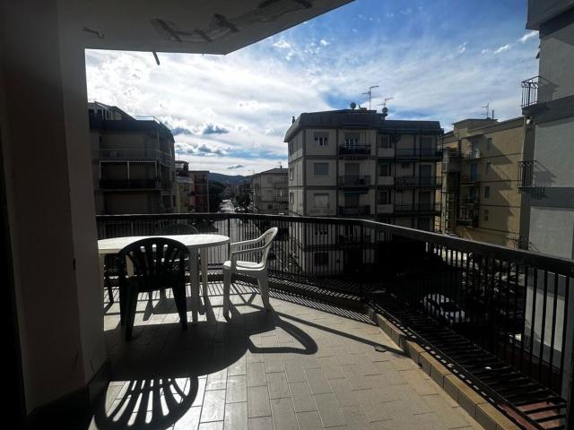 Appartamento in affitto di 90 m² in Via Lago Sebino, 3