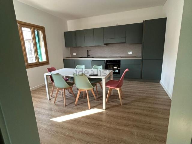 Appartamento in affitto di 90 m² in Via Luigi Pastro